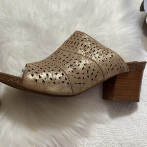 Söfft gold leather sandals